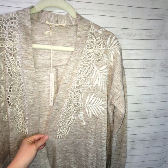 LOVESTITCH FLORAL CUTOUT DETAIL BEIGE DUSTER CARDIGAN W POCKETS, SZ SMALL - Picture 3 of 15